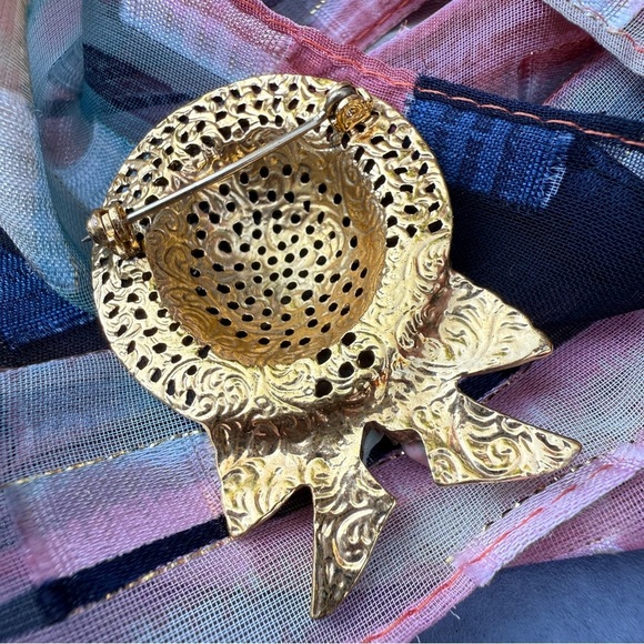 Vintage 1928 co. Victorian Gold Hat Brooch with Delicate Porcelain Rose Flowers - Picture 9 of 15